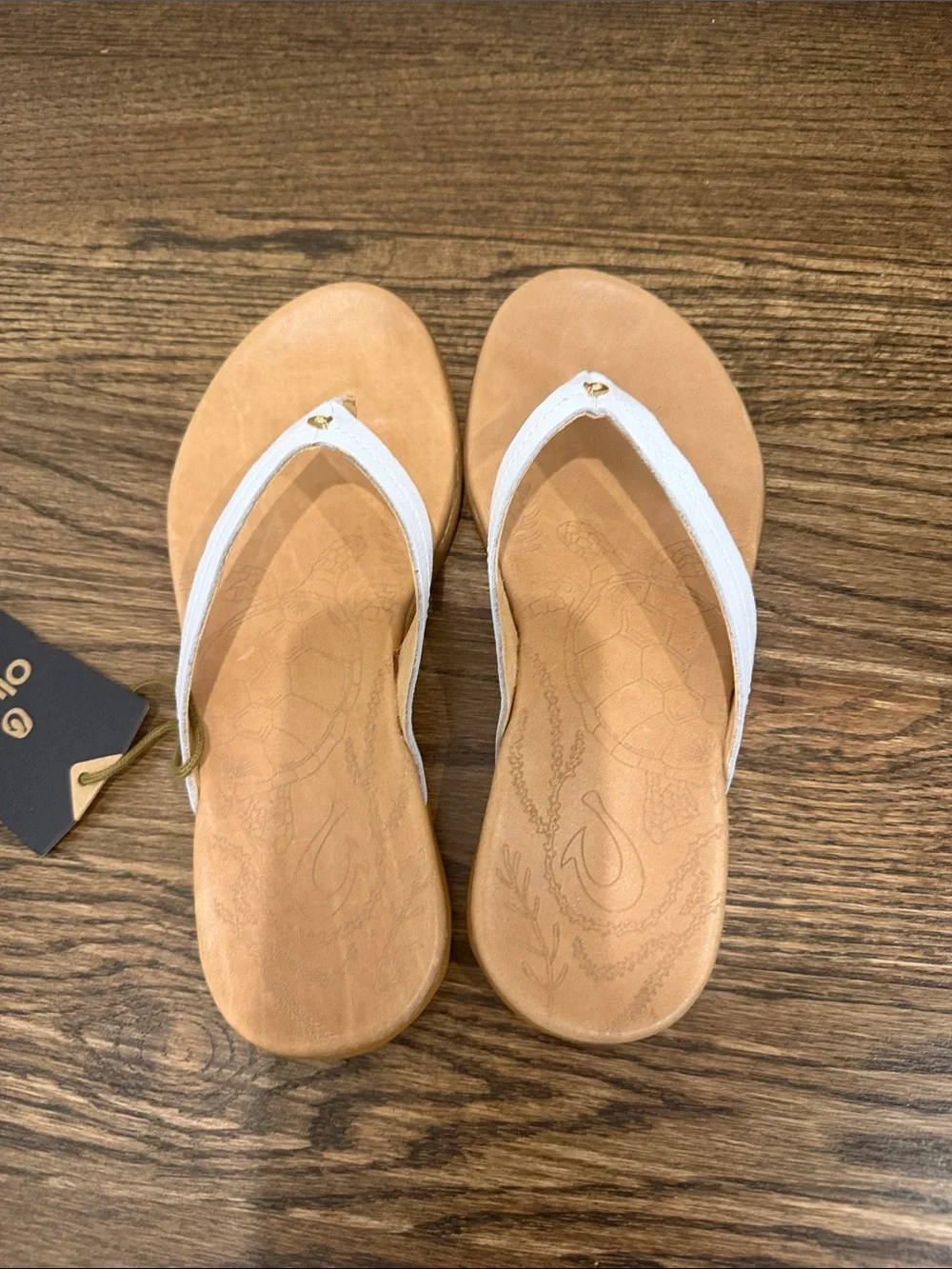 OluKai White Leather Strap Tan Footbed Thongs